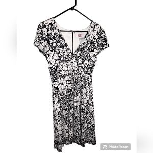 R&K originals floral fit and flare mid length dress black & white size 8